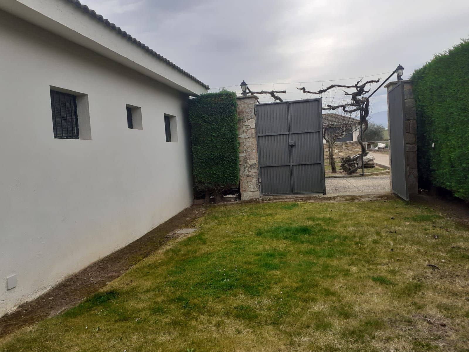 4 bedroom Villa for sale in Villamediana de Iregua with pool garage - € 1,100,000 (Ref: 9752210)