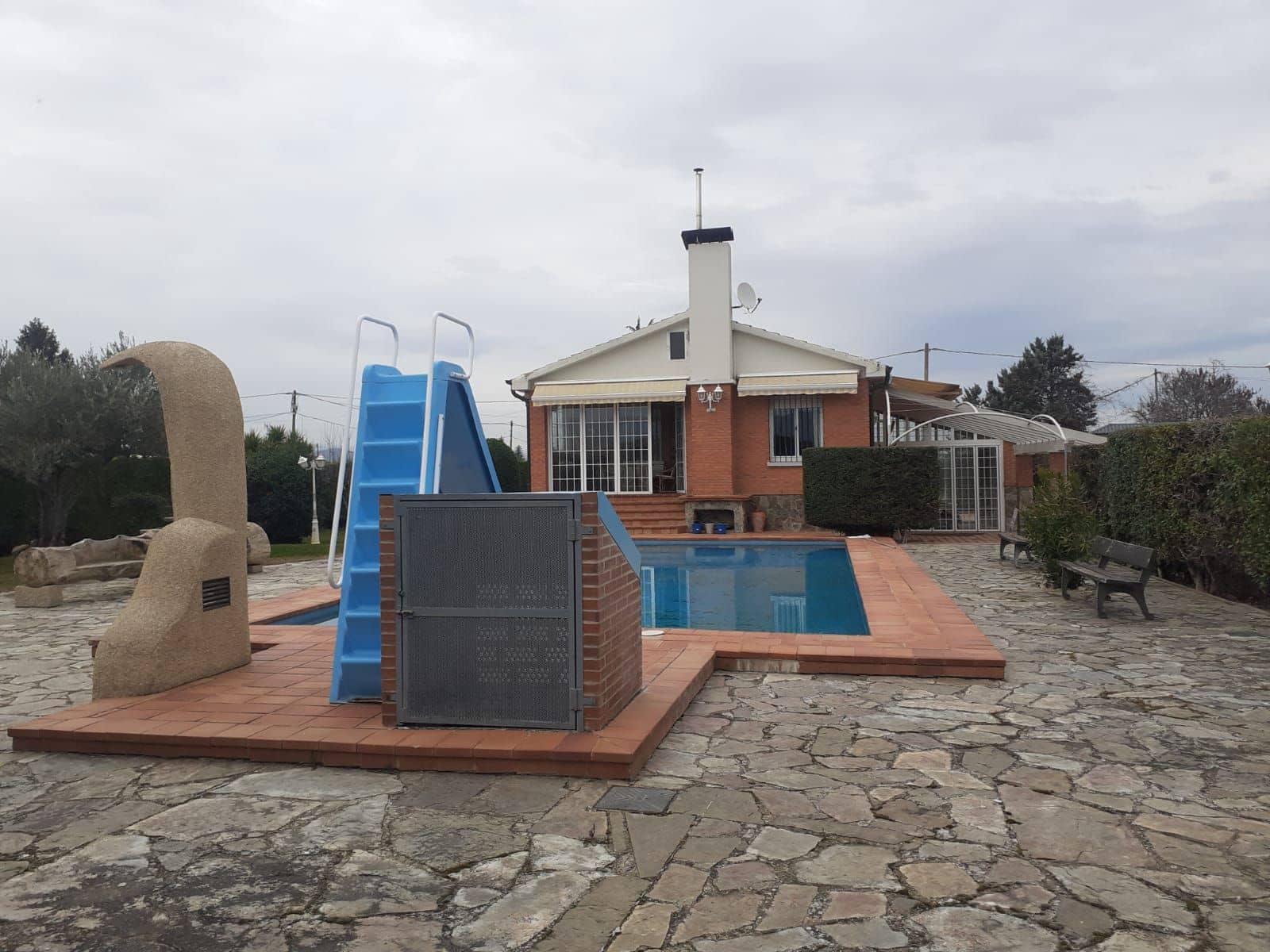 4 bedroom Villa for sale in Villamediana de Iregua with pool garage - € 1,100,000 (Ref: 9752210)