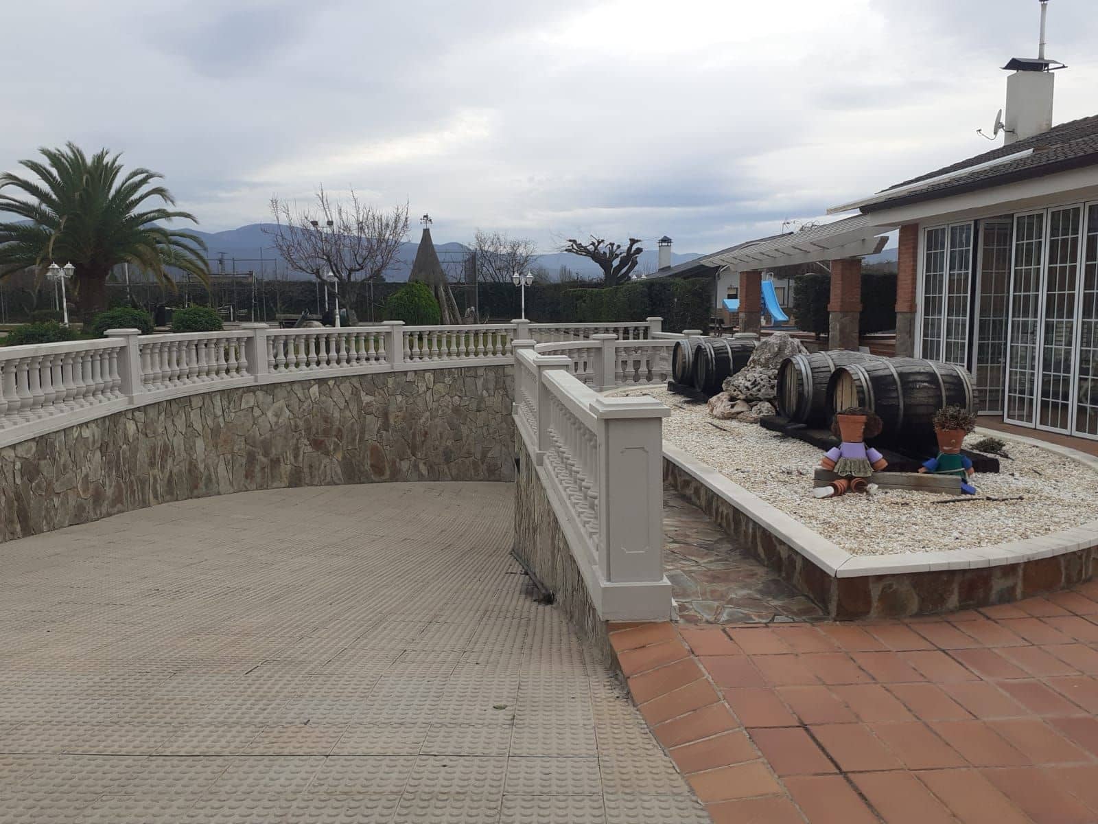 4 bedroom Villa for sale in Villamediana de Iregua with pool garage - € 1,100,000 (Ref: 9752210)