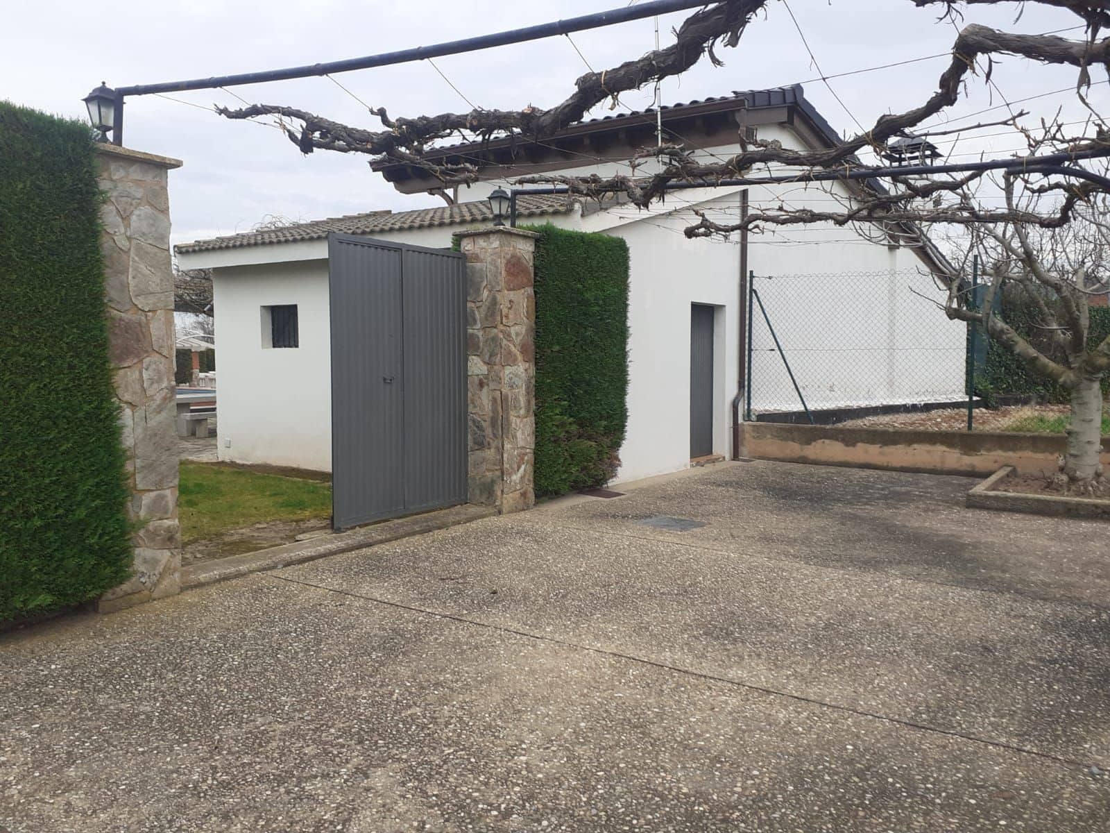 4 bedroom Villa for sale in Villamediana de Iregua with pool garage - € 1,100,000 (Ref: 9752210)