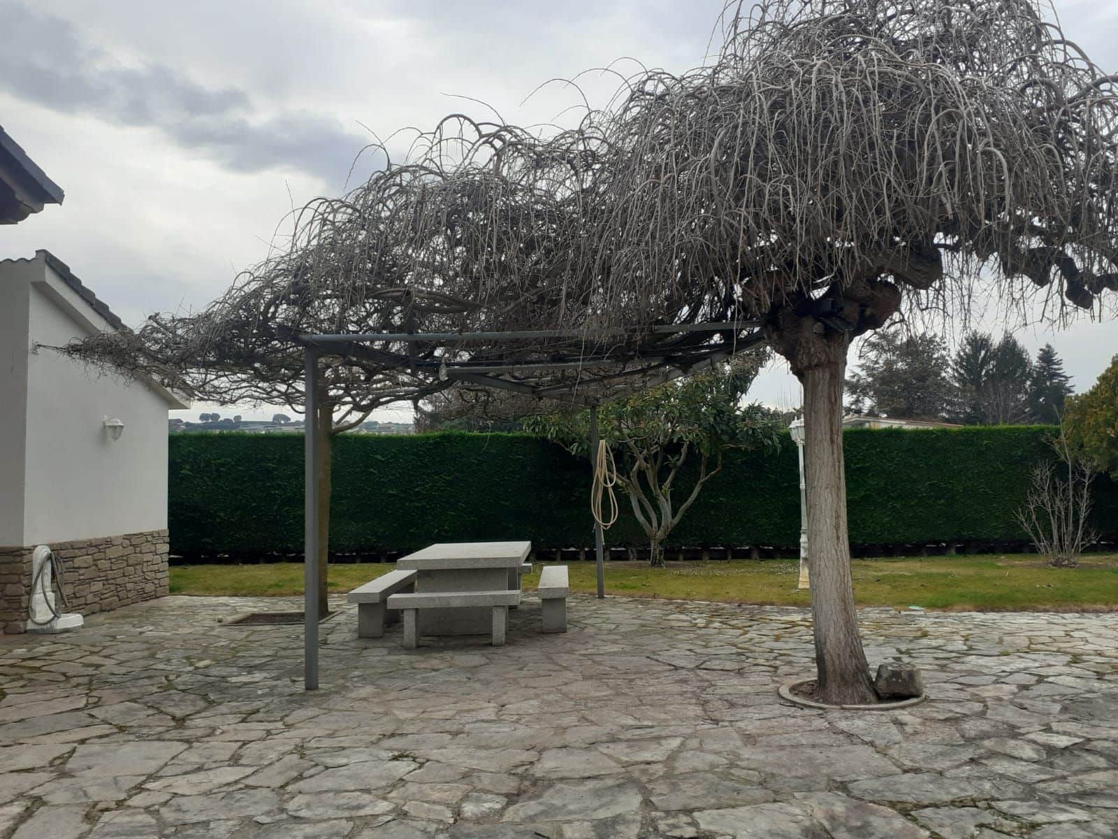 4 bedroom Villa for sale in Villamediana de Iregua with pool garage - € 1,100,000 (Ref: 9752210)