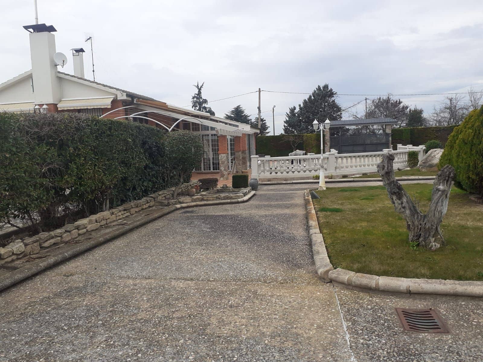 4 bedroom Villa for sale in Villamediana de Iregua with pool garage - € 1,100,000 (Ref: 9752210)