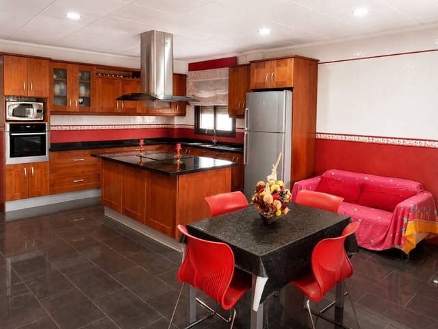 Chalet de 4 habitaciones en Desamparados - Hurchillo - Torremendo, Orihuela en venta con piscina garaje - 472.500 € (Ref: 9752211)