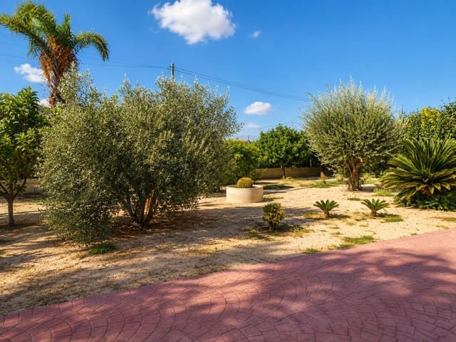 Chalet de 4 habitaciones en Desamparados - Hurchillo - Torremendo, Orihuela en venta con piscina garaje - 472.500 € (Ref: 9752211)