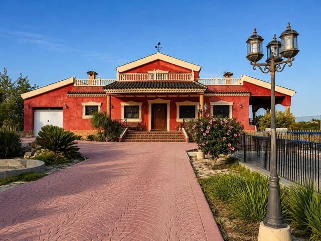 Chalet de 4 habitaciones en Desamparados - Hurchillo - Torremendo, Orihuela en venta con piscina garaje - 472.500 € (Ref: 9752211)