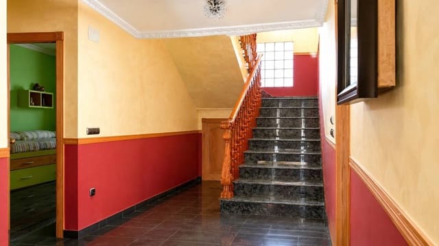 Chalet de 4 habitaciones en Desamparados - Hurchillo - Torremendo, Orihuela en venta con piscina garaje - 472.500 € (Ref: 9752211)