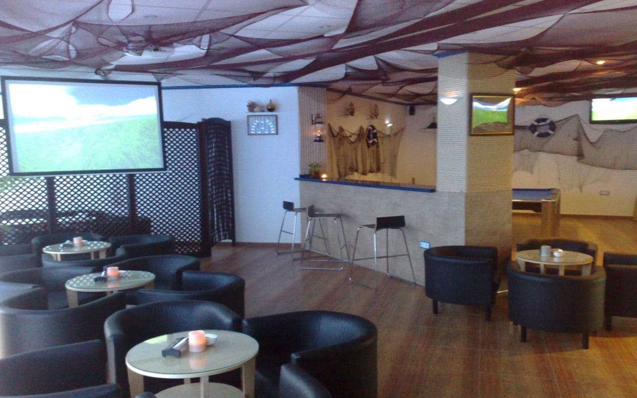 Commercial for sale in Torrevieja - € 450,000 (Ref: 9752222)