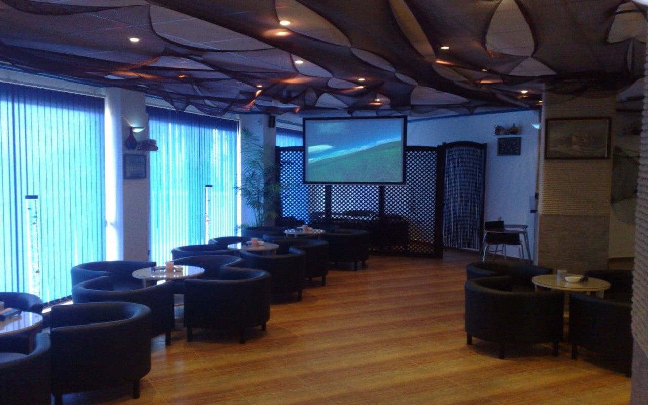 Commercial for sale in Torrevieja - € 450,000 (Ref: 9752222)