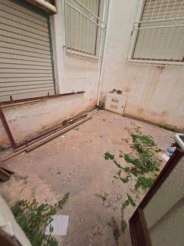 Commercial for sale in Centro, Torrevieja - € 115,000 (Ref: 9752223)