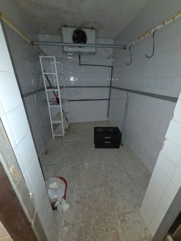 Commercial for sale in Centro, Torrevieja - € 115,000 (Ref: 9752223)