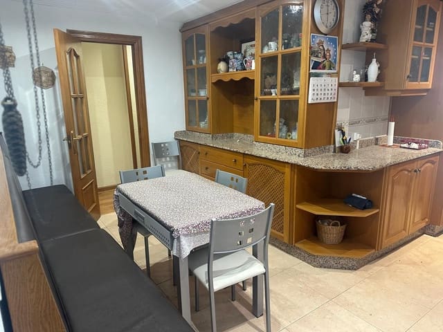 4 sovrum Lägenhet till salu i Alicante stad med garage - 437 000 € (Ref: 9752240)