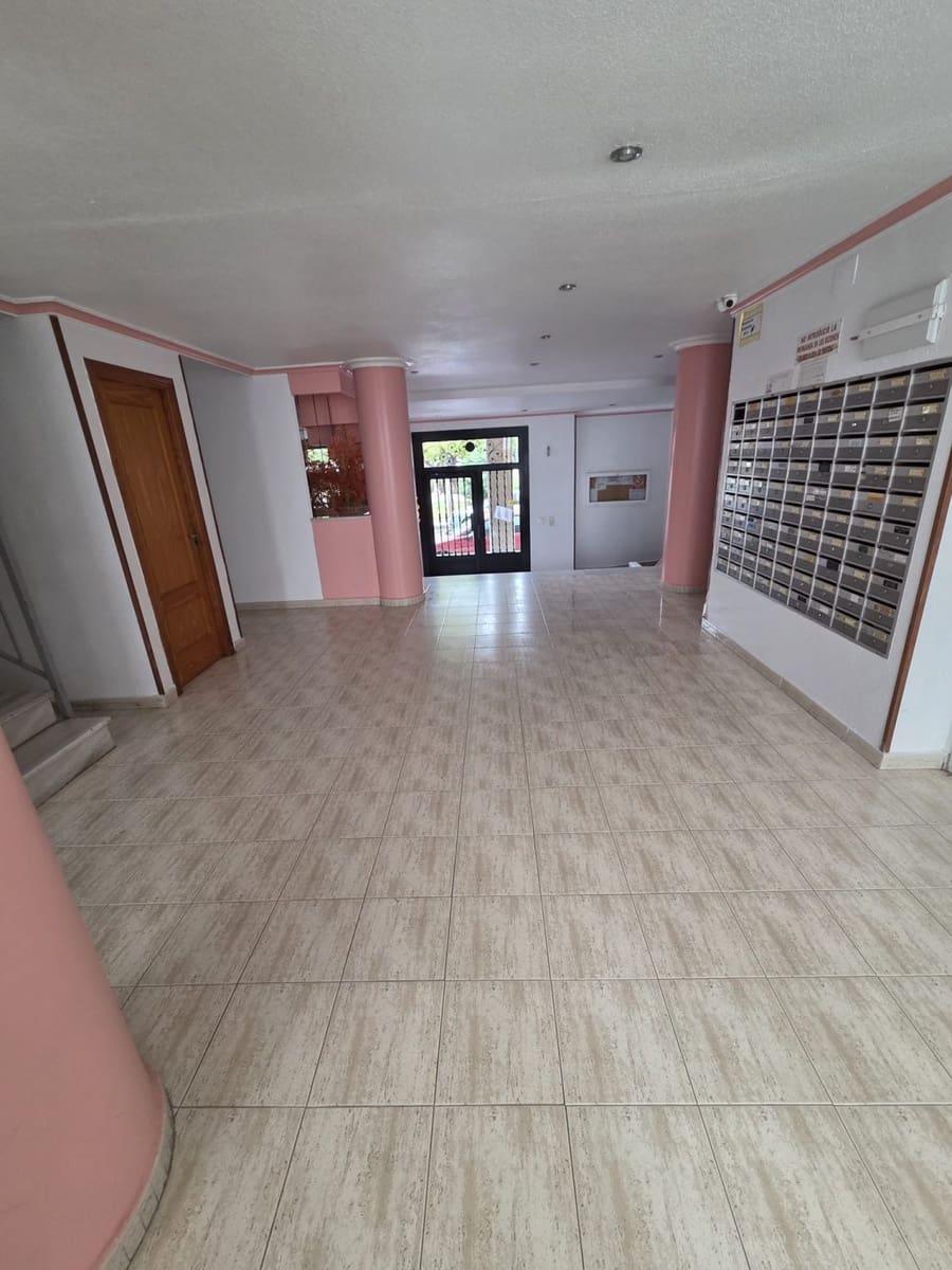 3 bedroom Penthouse for sale in Torrevieja - € 155,000 (Ref: 9752243)