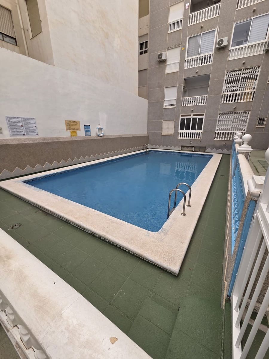3 bedroom Penthouse for sale in Torrevieja - € 155,000 (Ref: 9752243)