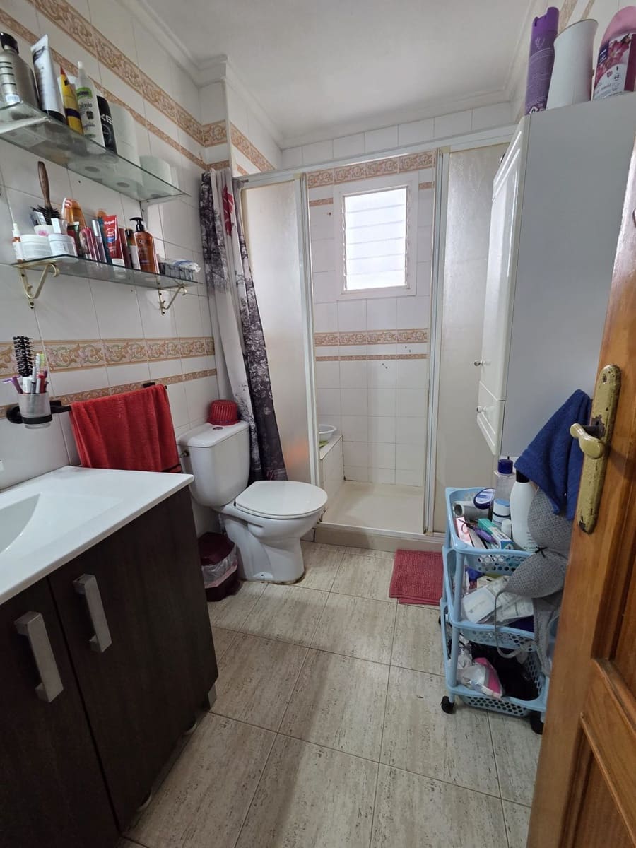 3 bedroom Penthouse for sale in Torrevieja - € 155,000 (Ref: 9752243)