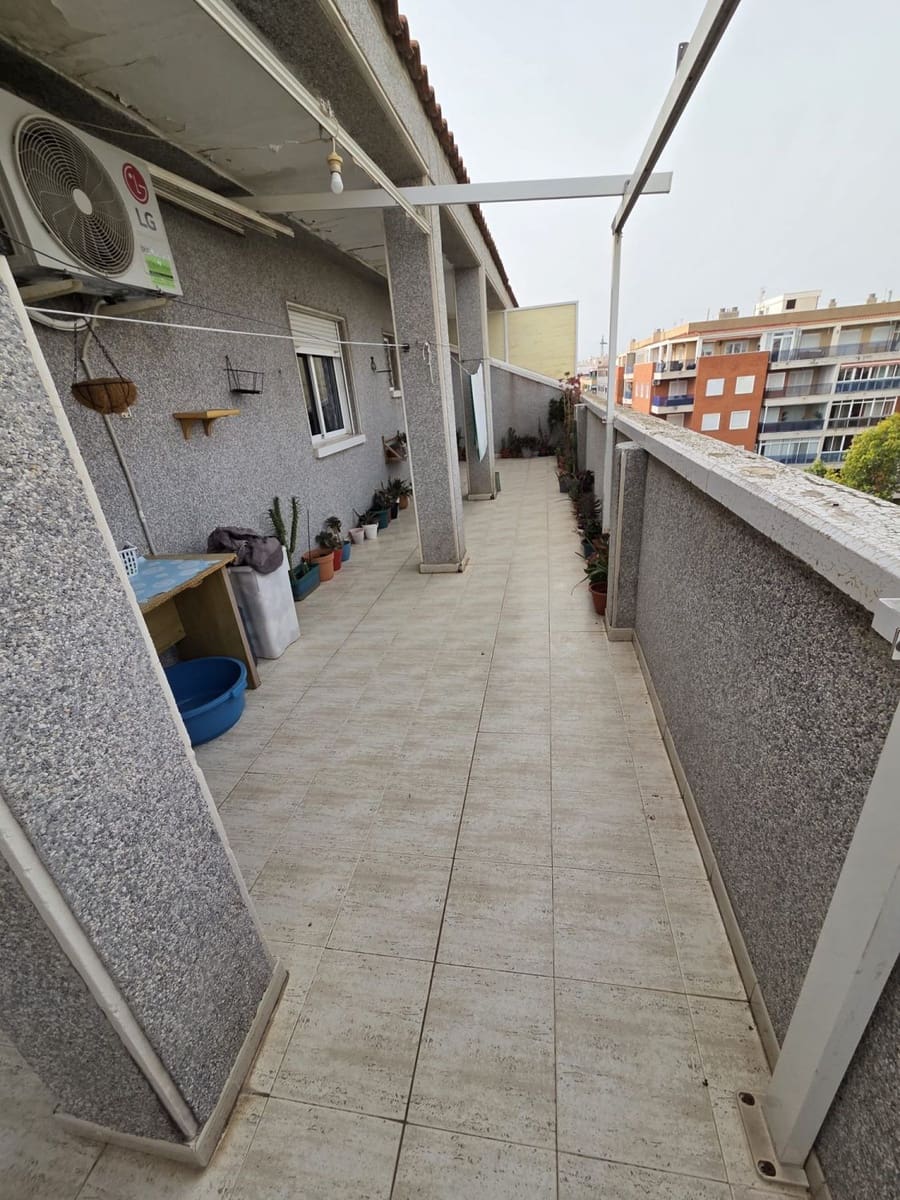 3 bedroom Penthouse for sale in Torrevieja - € 155,000 (Ref: 9752243)