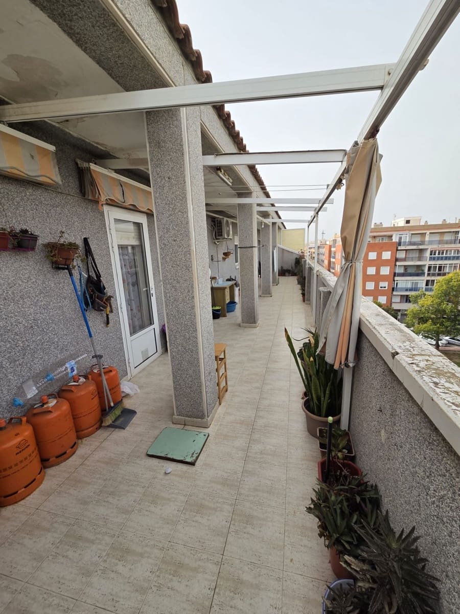 3 bedroom Penthouse for sale in Torrevieja - € 155,000 (Ref: 9752243)