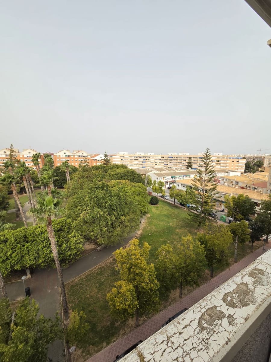 3 bedroom Penthouse for sale in Torrevieja - € 155,000 (Ref: 9752243)