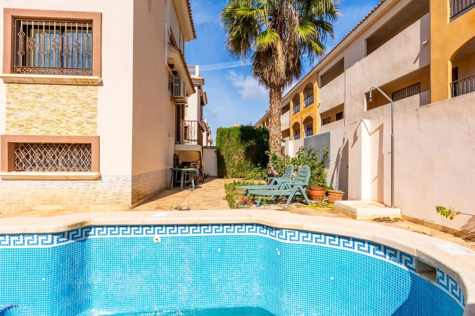 Chalet de 6 habitaciones en Orihuela Costa en venta con piscina - 365.000 € (Ref: 9752256)