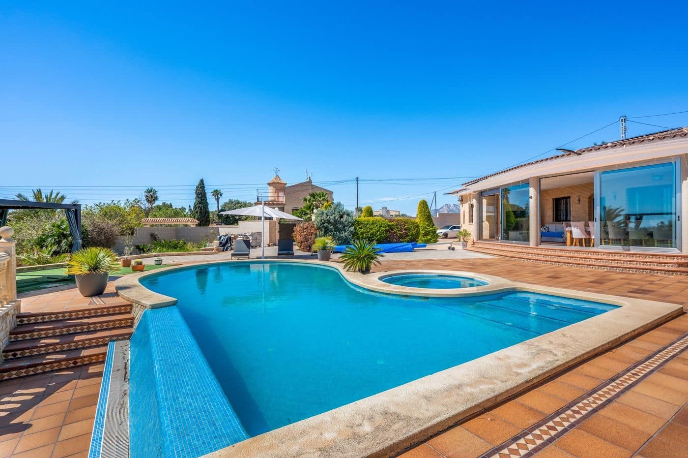 5 sypialnia Finka/Dom wiejski na sprzedaż w Crevillente / Crevillent z basenem garażem - 599 000 € (Ref: 9759149)