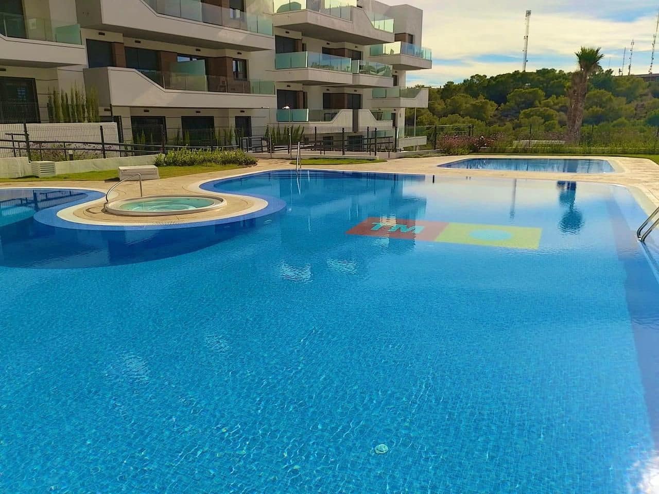 Apartamento de 2 habitaciones en Filipinas en venta con garaje - 264.900 € (Ref: 9762121)