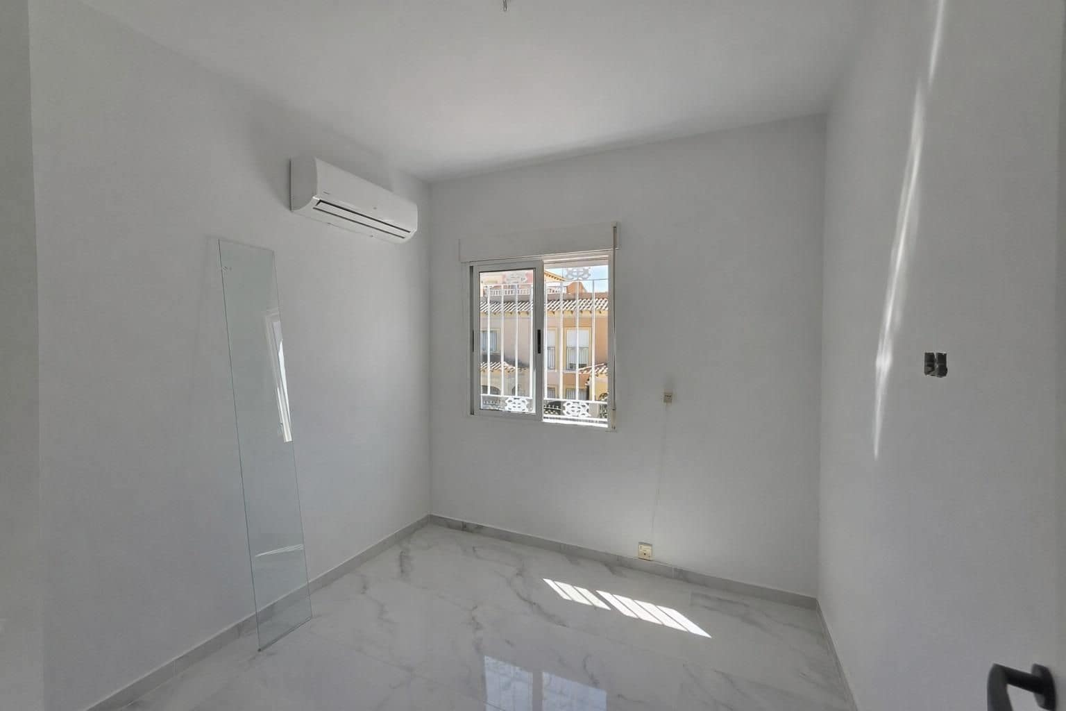 3 sypialnia Apartament na sprzedaż w Torrevieja z basenem - 194 900 € (Ref: 9762129)