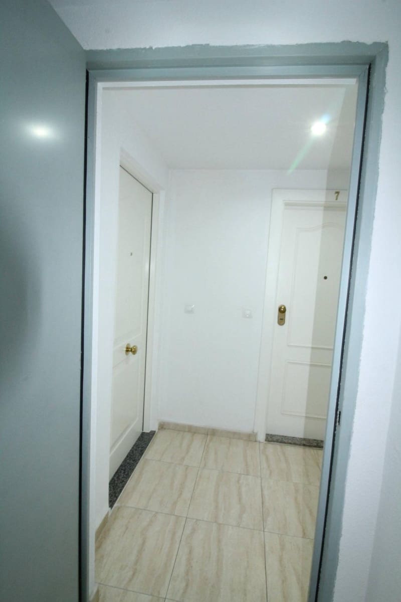 Apartamento de 2 habitaciones en Torrevieja en venta con piscina - 130.200 € (Ref: 9763681)