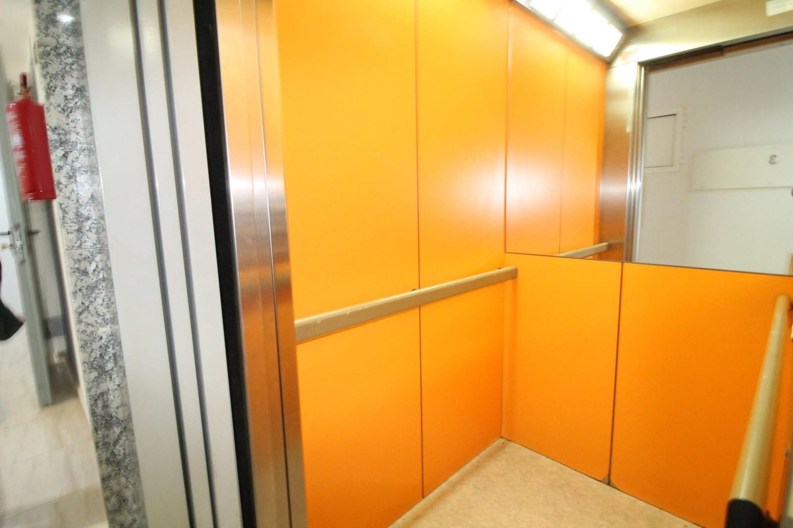 Apartamento de 2 habitaciones en Torrevieja en venta con piscina - 130.200 € (Ref: 9763681)