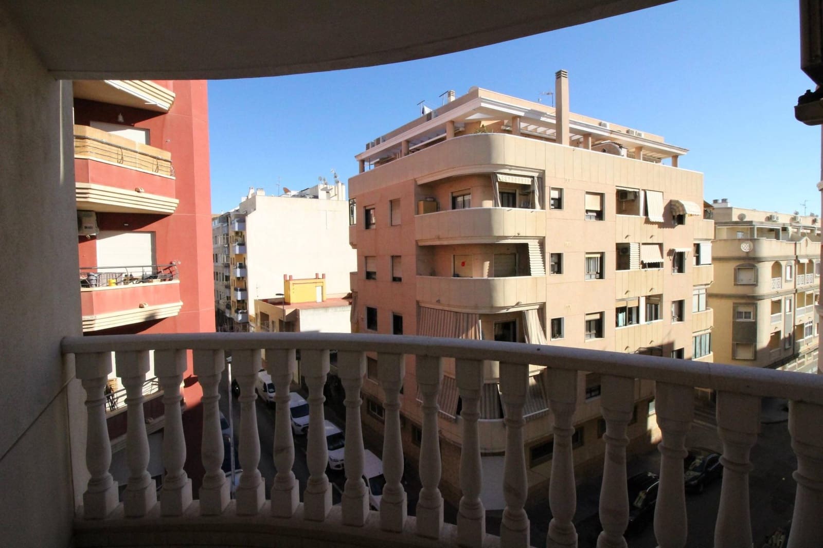 Apartamento de 2 habitaciones en Torrevieja en venta con piscina - 130.200 € (Ref: 9763681)