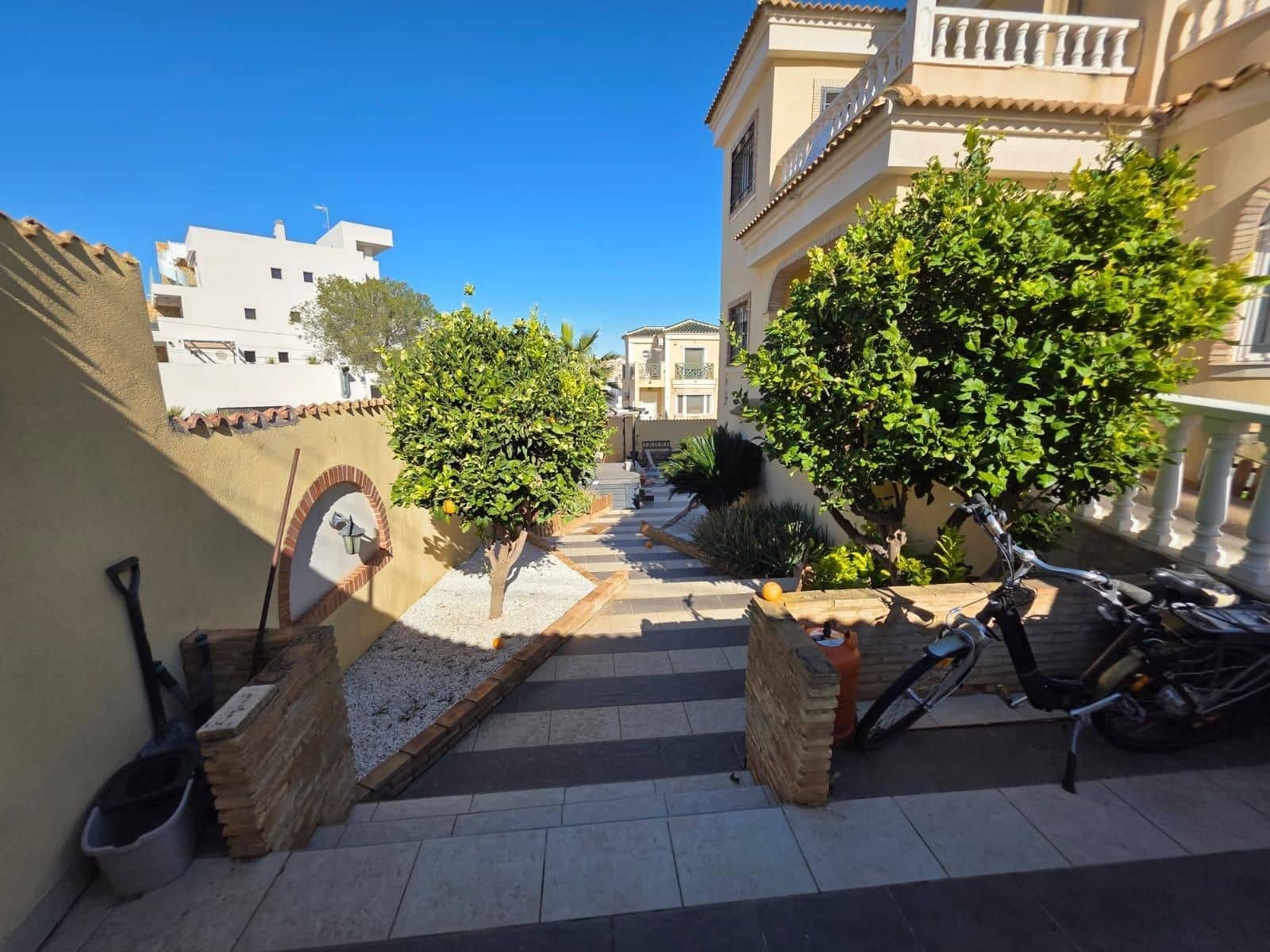 Chalet de 4 habitaciones en Orihuela Costa en venta con piscina - 347.900 € (Ref: 9770807)