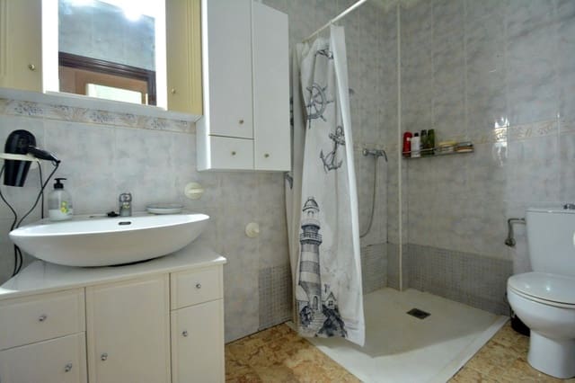 4 makuuhuone Omakotitalo myytävänä paikassa Guardamar del Segura - 425 000 € (Ref: 9770808)