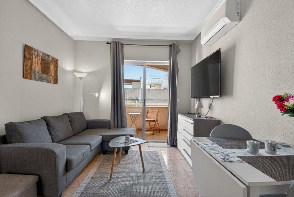 Ático de 2 habitaciones en Torrevieja en venta con piscina - 149.000 € (Ref: 9770813)