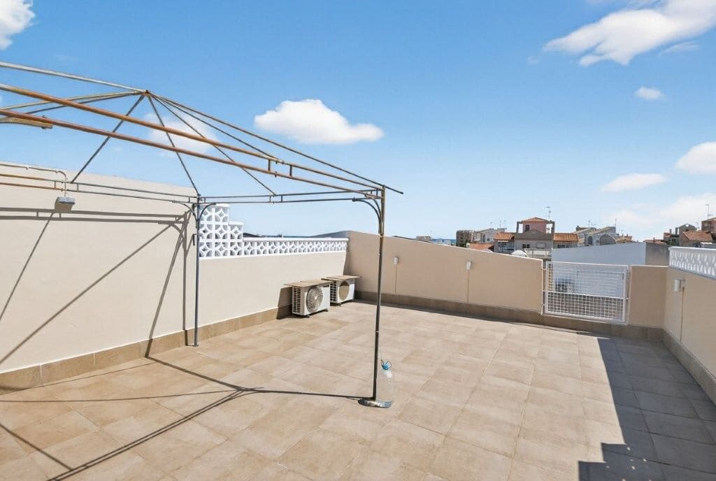 Ático de 2 habitaciones en Torrevieja en venta con piscina - 149.000 € (Ref: 9770813)