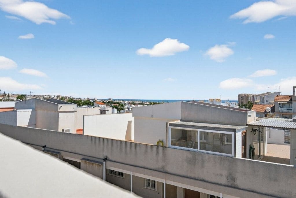 Ático de 2 habitaciones en Torrevieja en venta con piscina - 149.000 € (Ref: 9770813)