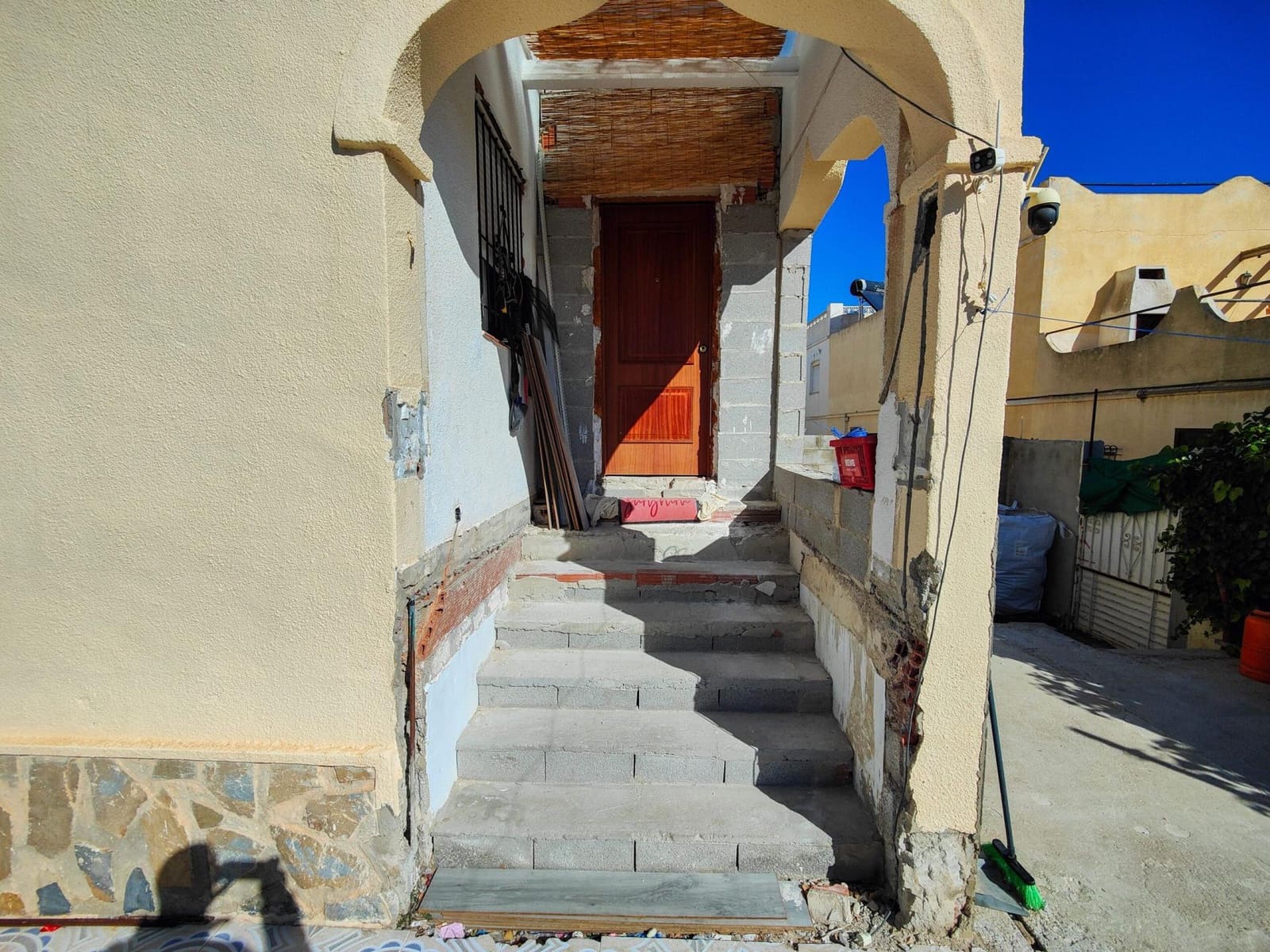 4 soveværelse Semi-Rækkehus til salg i San Miguel de Salinas med swimmingpool - € 189.900 (Ref: 9778316)