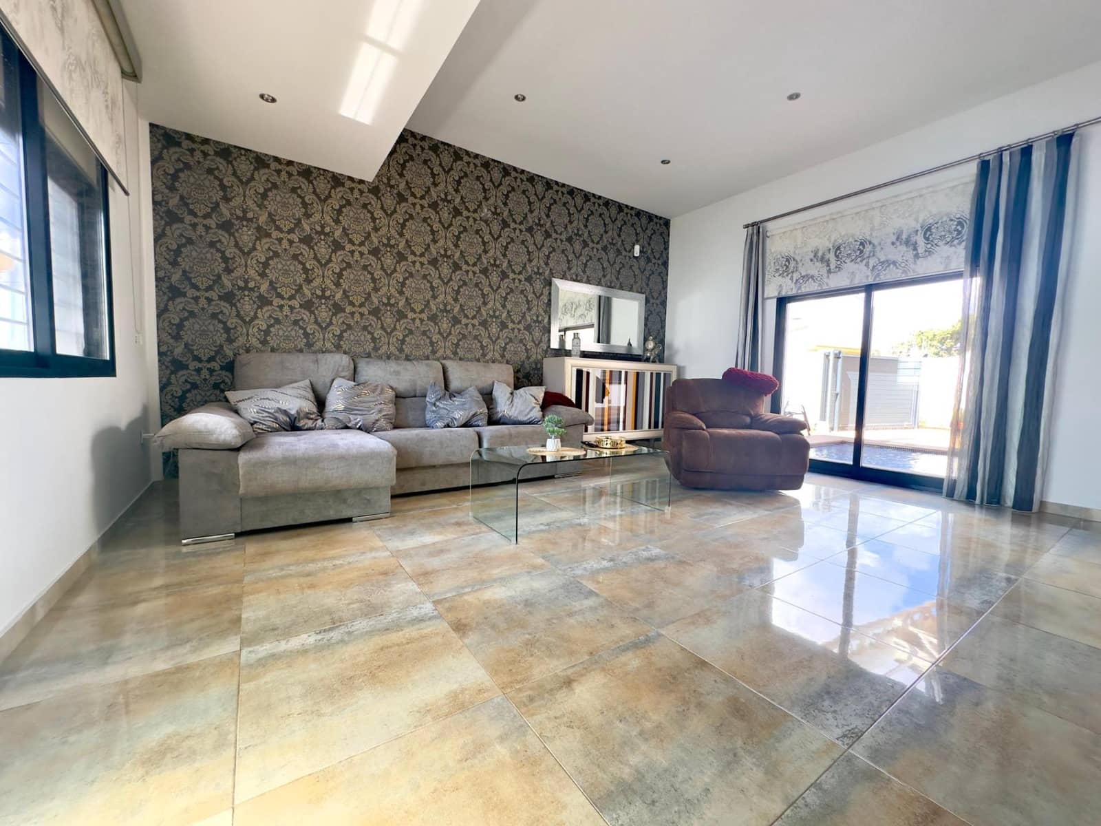 4 bedroom Villa for sale in Torre de la Horadada with pool - € 595,000 (Ref: 9778319)