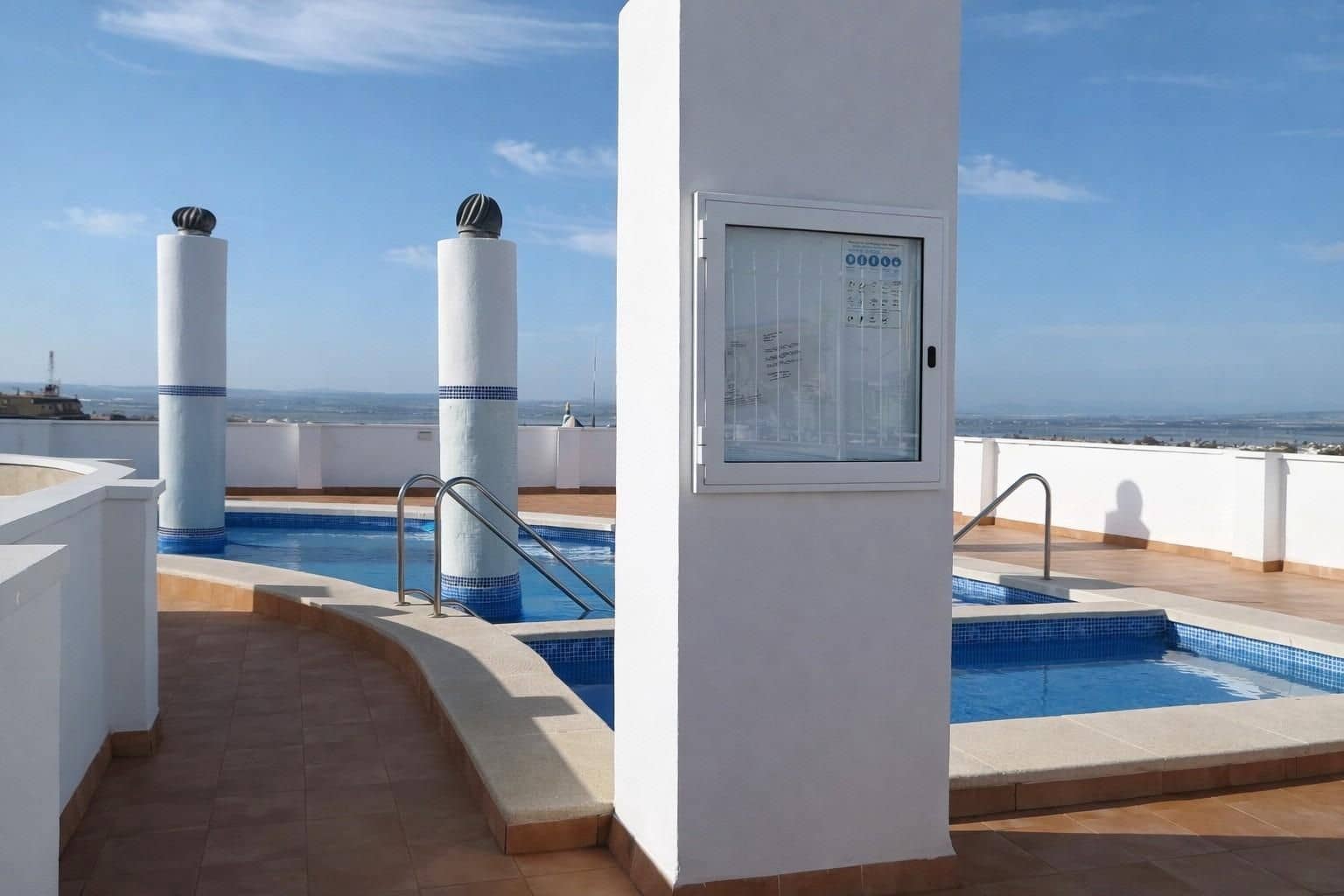 2 slaapkamer Penthouse te koop in Torrevieja met zwembad garage - € 155.000 (Ref: 9778321)