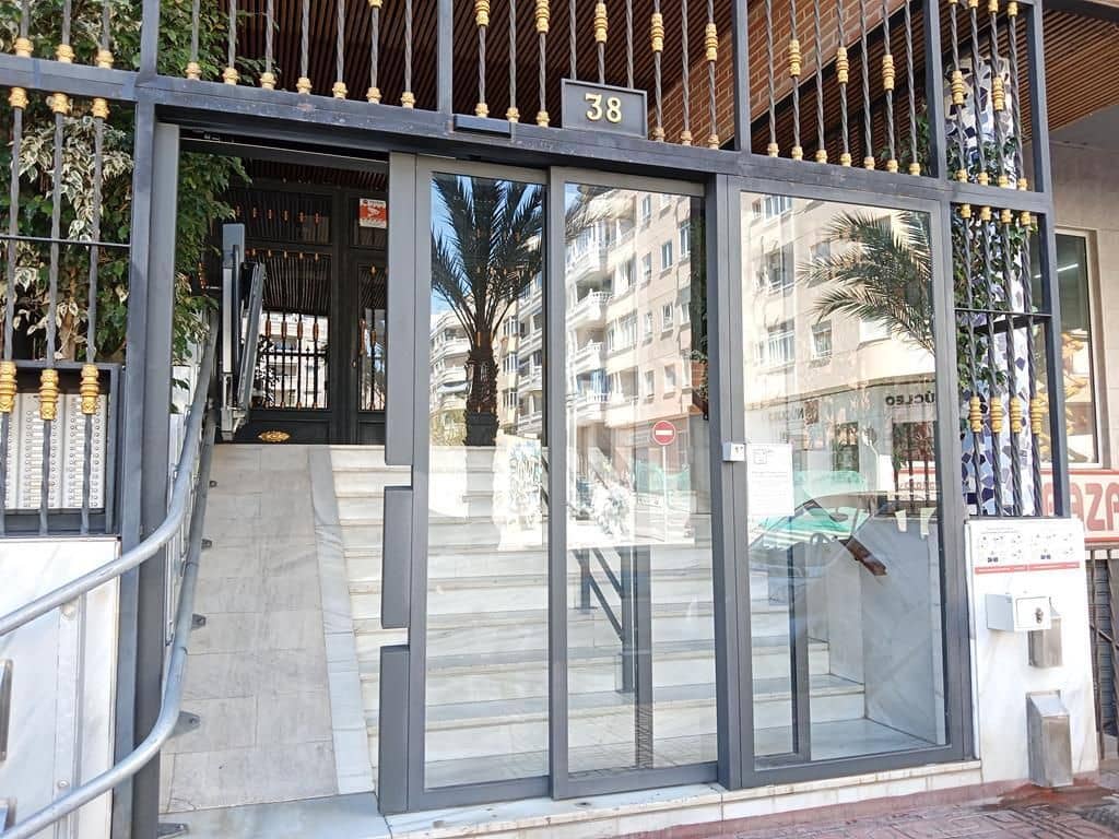 Lejlighed til salg i Torrevieja med swimmingpool - € 99.500 (Ref: 9778328)