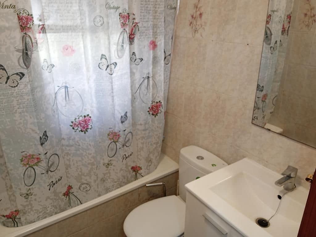 Lejlighed til salg i Torrevieja med swimmingpool - € 99.500 (Ref: 9778328)