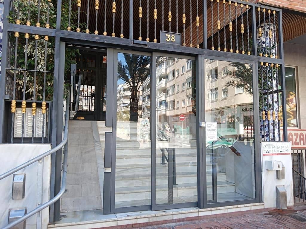 Lejlighed til salg i Torrevieja med swimmingpool - € 99.500 (Ref: 9778328)