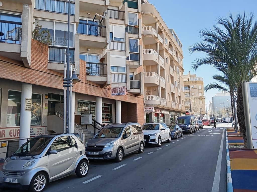 Lejlighed til salg i Torrevieja med swimmingpool - € 99.500 (Ref: 9778328)