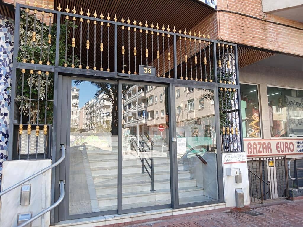 Lejlighed til salg i Torrevieja med swimmingpool - € 99.500 (Ref: 9778328)