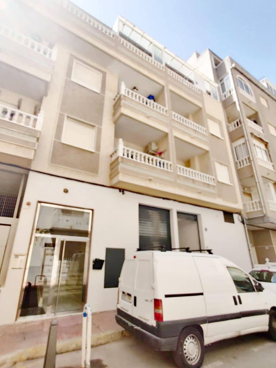 3 makuuhuone Kattohuoneisto myytävänä paikassa Torrevieja mukana uima-altaan - 160 000 € (Ref: 9786753)
