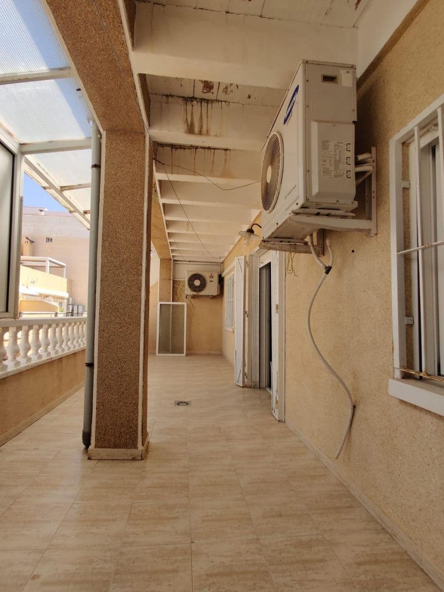 3 makuuhuone Kattohuoneisto myytävänä paikassa Torrevieja mukana uima-altaan - 160 000 € (Ref: 9786753)