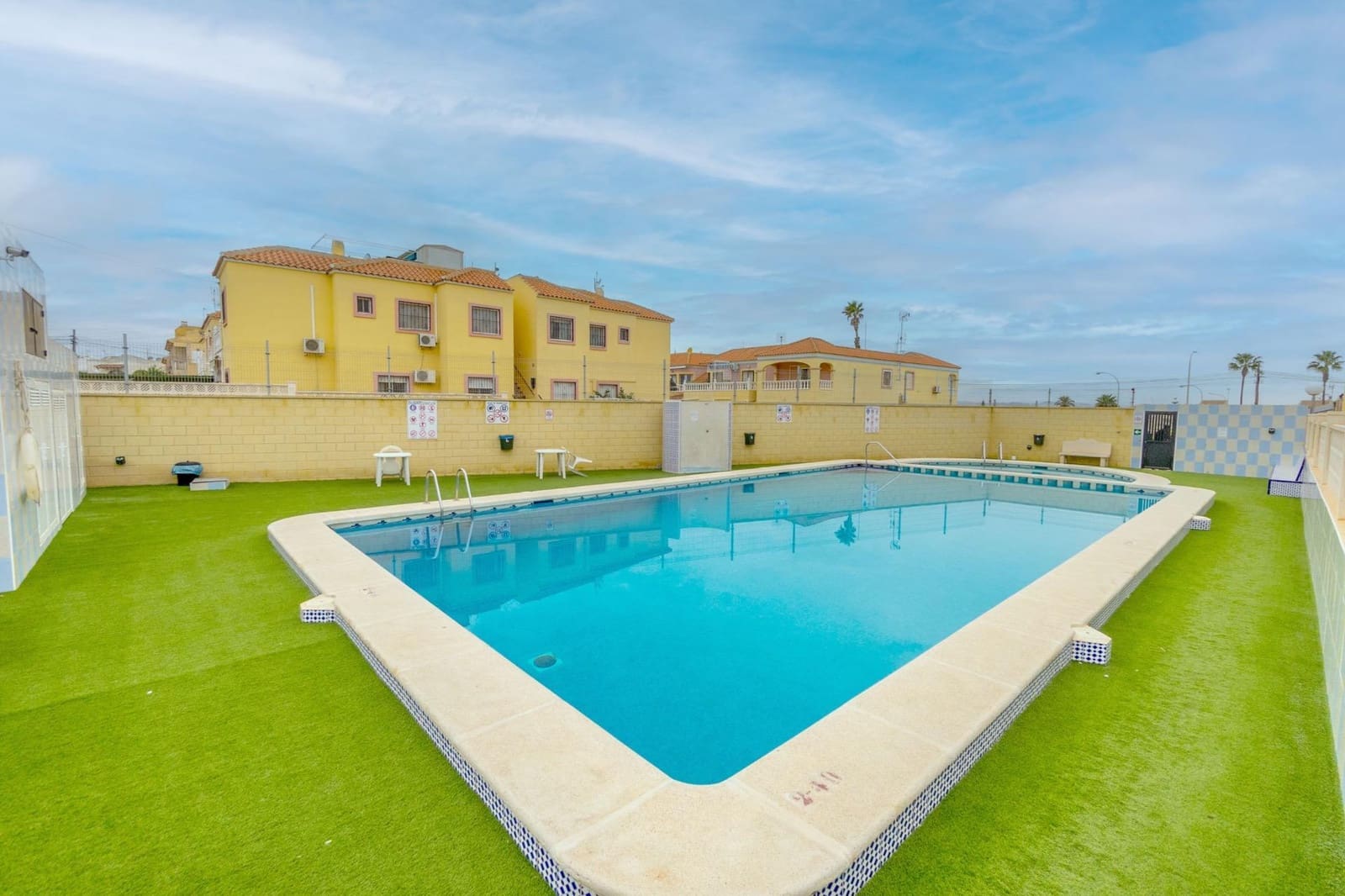 1 soveværelse Lejlighed til salg i Torrevieja med swimmingpool - € 119.000 (Ref: 9786759)