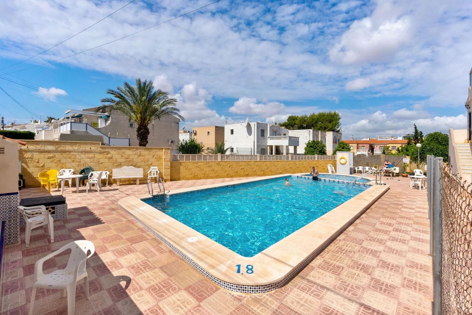 1 soveværelse Lejlighed til salg i Torrevieja med swimmingpool - € 119.000 (Ref: 9786759)