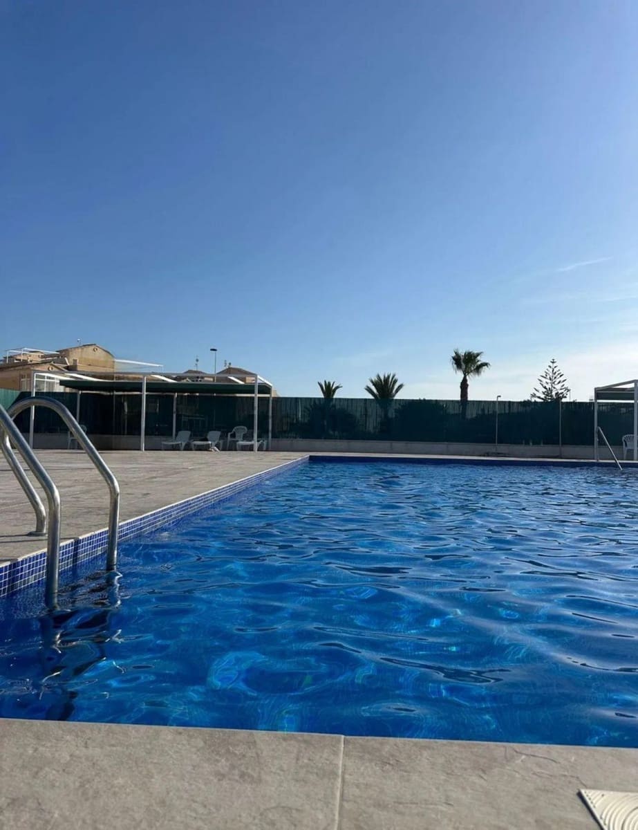 2 sovrum Bungalow till salu i Torrevieja med pool - 148 000 € (Ref: 9786766)