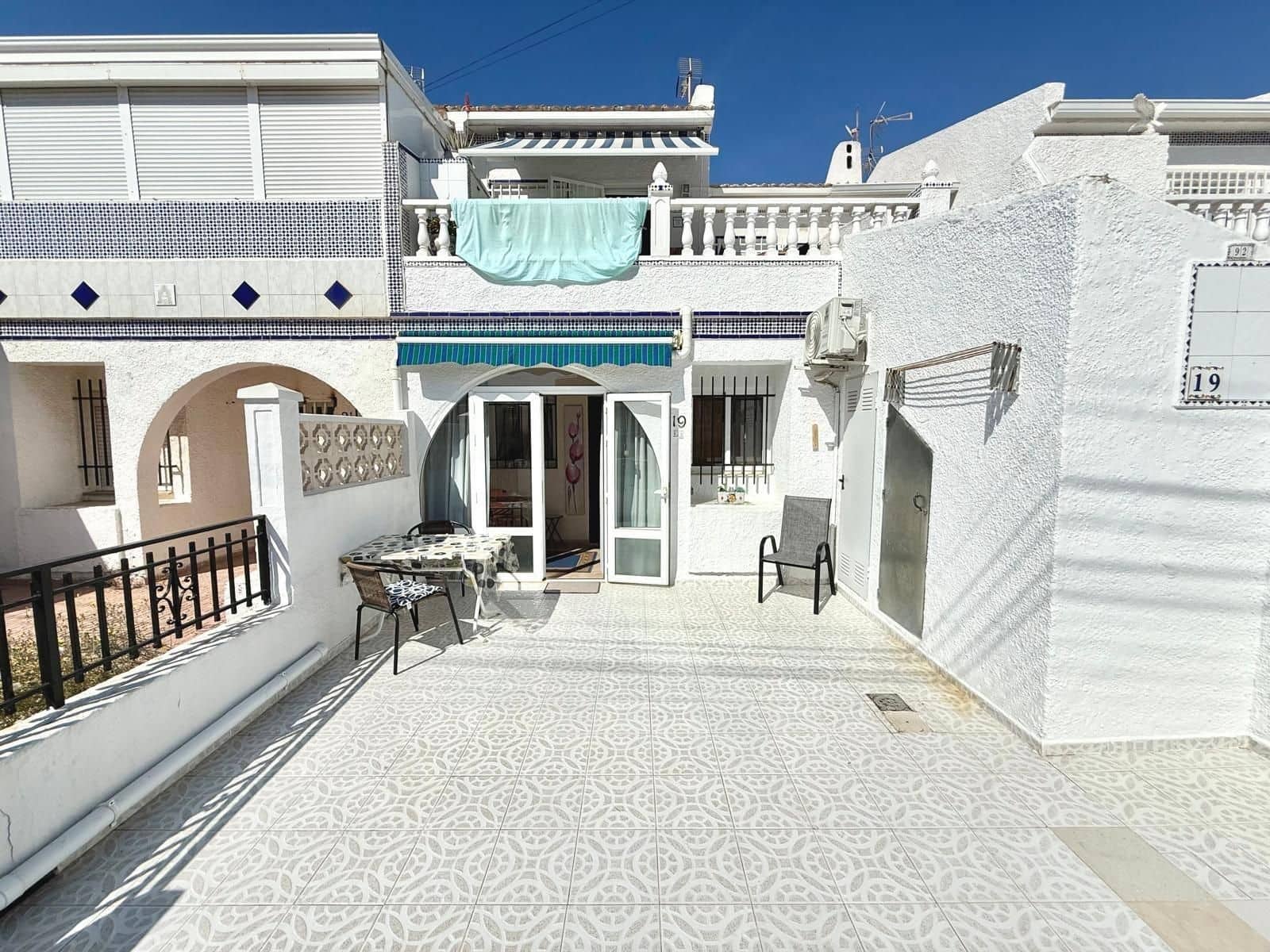 1 chambre Bungalow à vendre à Torrevieja avec piscine - 84 900 € (Ref: 9791233)