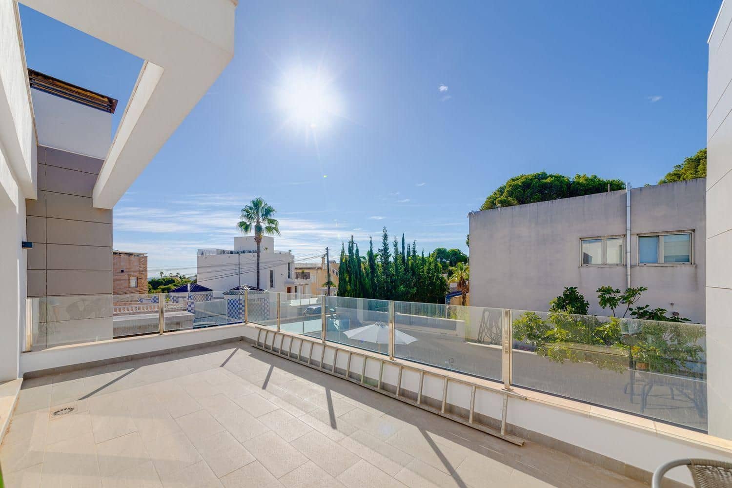 3 soveværelse Villa til salg i Torrevieja med swimmingpool garage - € 1.275.000 (Ref: 9797271)