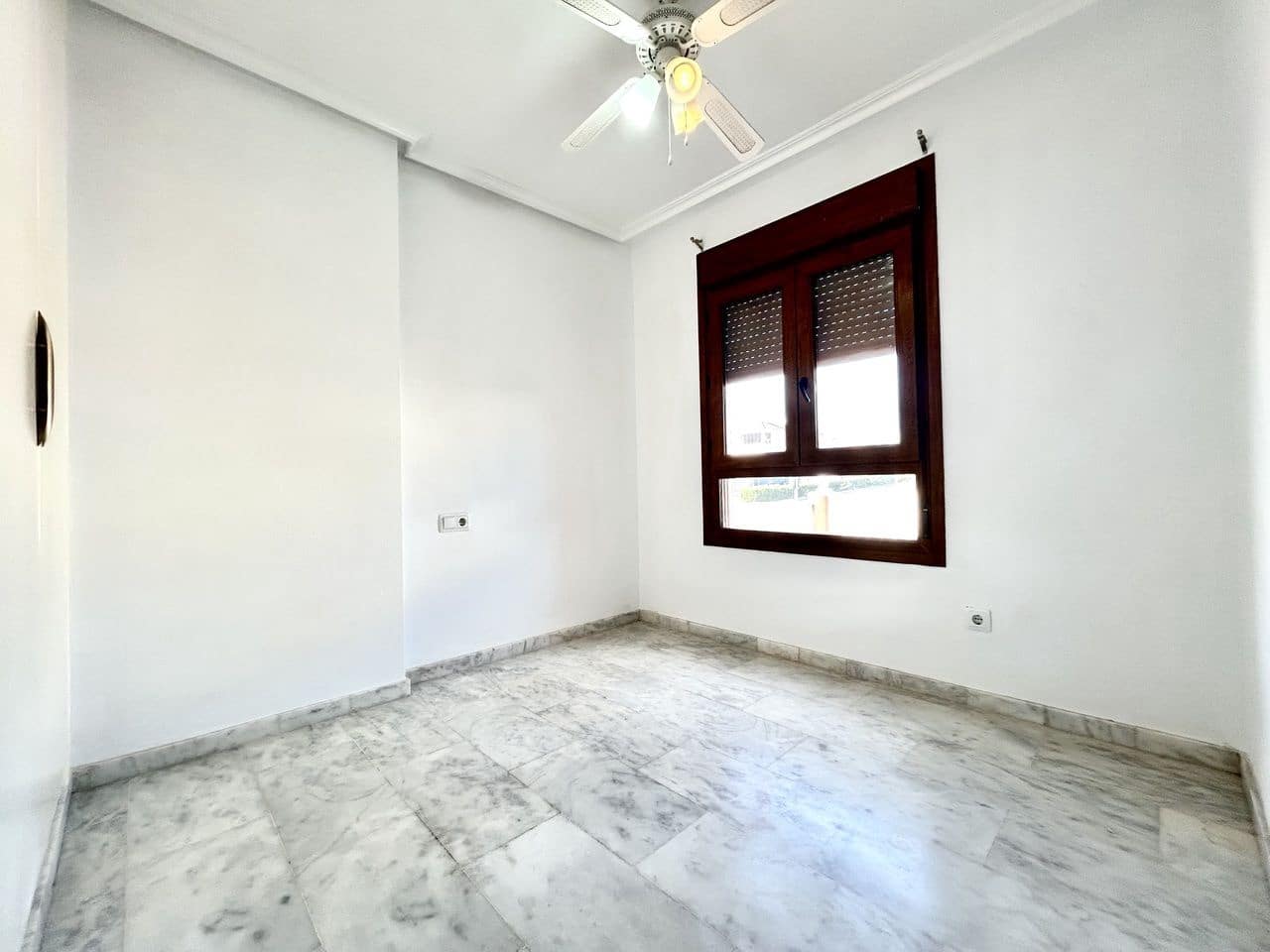 2 Zimmer Apartment zu verkaufen in Villamartin mit Garage - 165.000 € (Ref: 9797283)