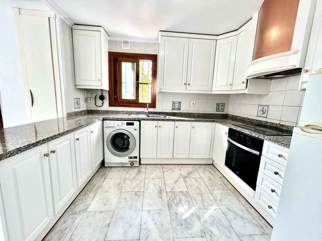 2 Zimmer Apartment zu verkaufen in Villamartin mit Garage - 165.000 € (Ref: 9797283)